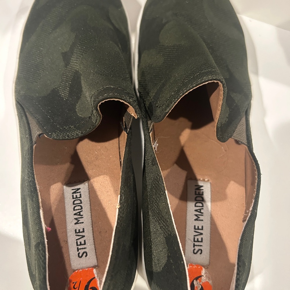 Steve Madden Green Camouflage Slip-On Sneakers